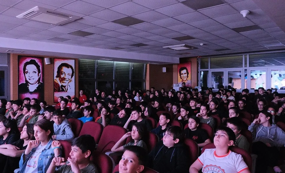 Sıfır Atık Vakfı’ndan çocuklara özel interaktif tiyatro: “Gelecekten gelen çocuk” okullarda - 1