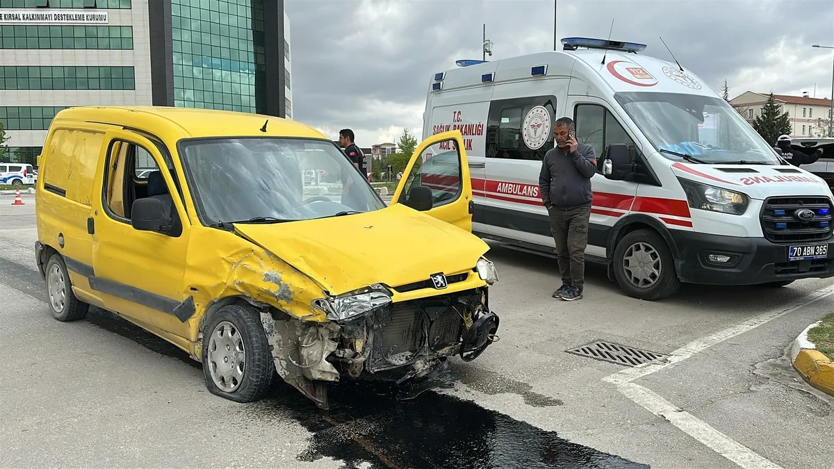 Karaman’da kavşakta kaza: 2 kişi yaralandı