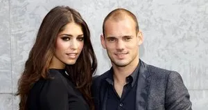 Yolanthe Cabau suşici oluyor