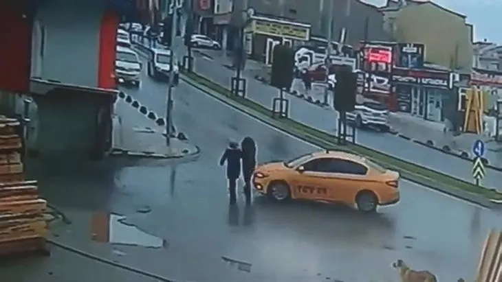 Son dakika | Arnavutköy’de korku dolu anlar! İki kadın kol kola yürürken hayatlarının şokunu yaşadı! Az kalsın...