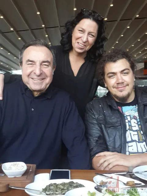 Arka Sokaklar dizisinin Hüsnü Çoban'ı Özgür Ozan çocuklarıyla hayrete düşürdü 2