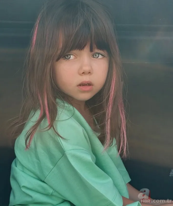 Kardeşi olsa bu kadar benzemez! Aynadaki Yabancı'nın Leyla'sı Afra Saraçoğlu'nun kopyası çıktı 3