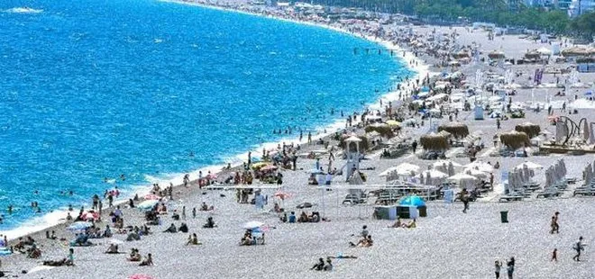 Antalya’da koronavirüs vaka sayısı düştü sahiller doldu