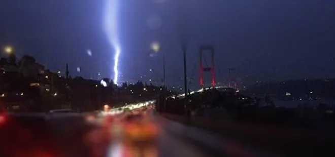 İstanbul’da sağanak yağış etkisini artırıyor! Trafikte sürücüler zor anlar yaşıyor! İstanbul’da sağanak yağış ne zaman sona erecek?