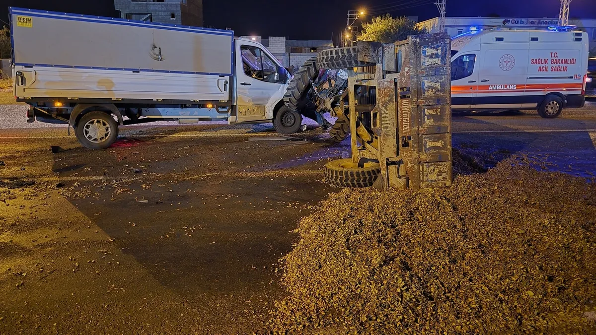 Gaziantep'te feci kaza: Traktör yan yattı, 3 kişi yaralandı