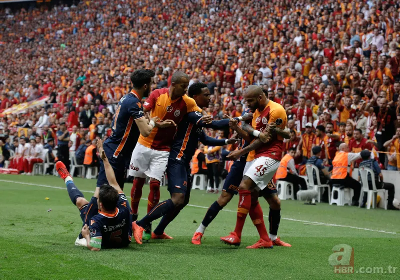 Başakşehir'in golü sonrası ortalık karıştı 16