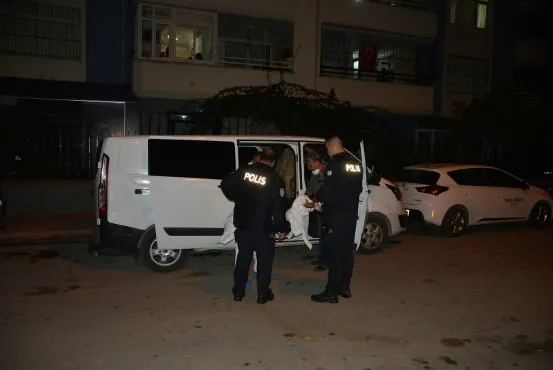 Adana'da evinden yayılan kötü kokudan cesedi bulundu - 1