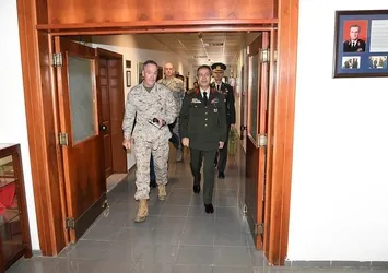 Hulusi Akar ve Joseph Dunford İncirlik Üssü'nde görüştü