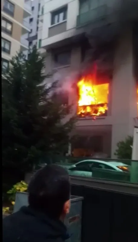 Son dakika: İstanbul Kadıköy'de dairede yangın! Kahreden haber geldi: 1 kişi öldü - 1