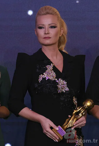 Müge Anlı kaç yaşında? Müge Anlı'ya canlı yayında doğum günü sürprizi 6