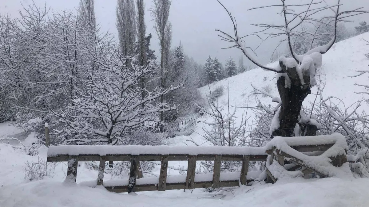 Çorum’da bahar yerine kış: Kar 45 santimetreyi aştı