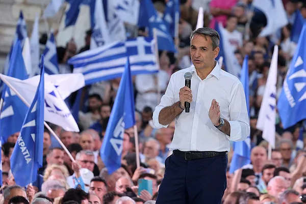 Yunanistan’da kritik seçim! Miçotakis yarışı önde tamamladı