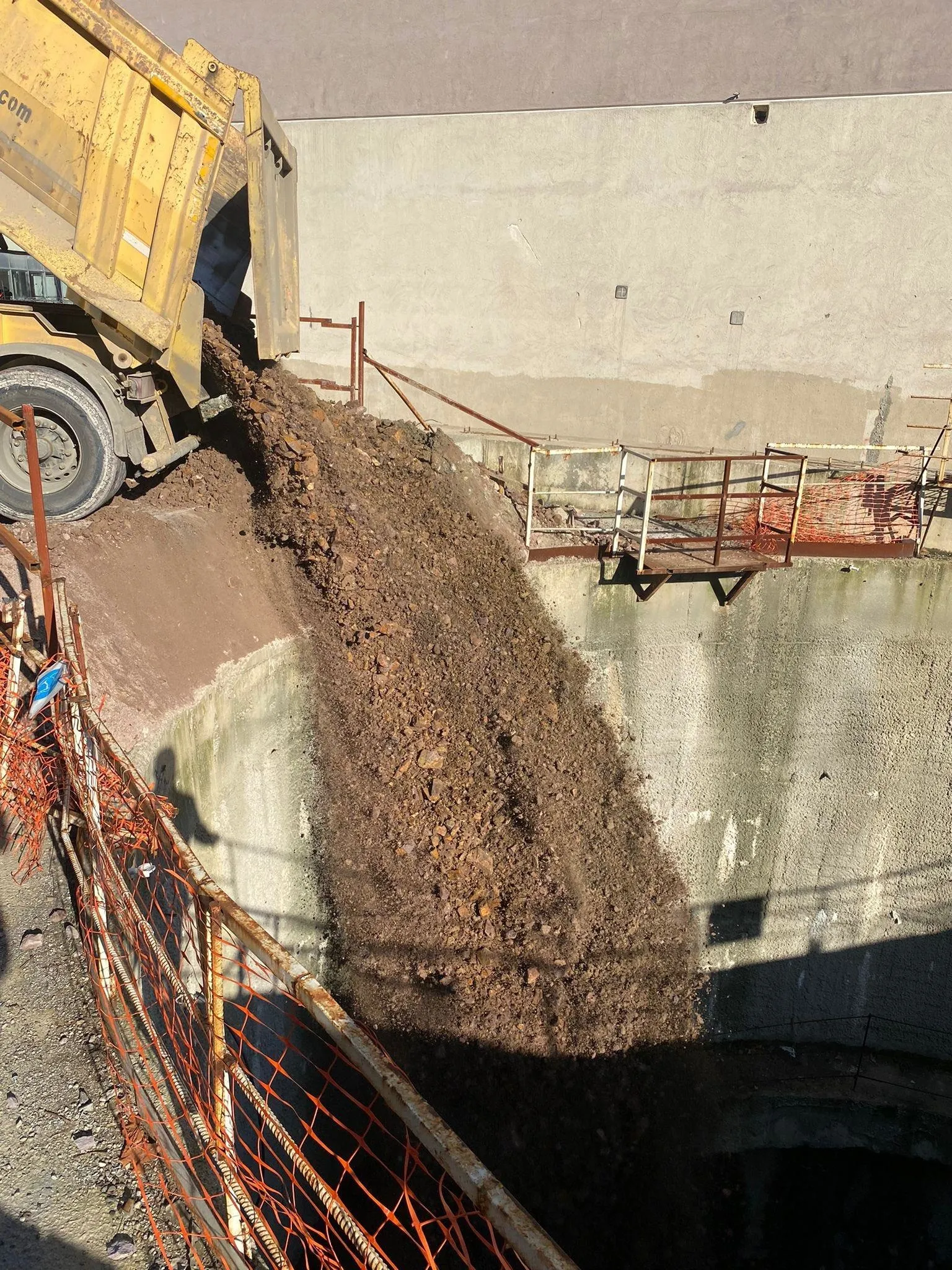 CHP'li İBB milletin kaynaklarını çöpe attı! Metro için açılan tüneli kapattılar