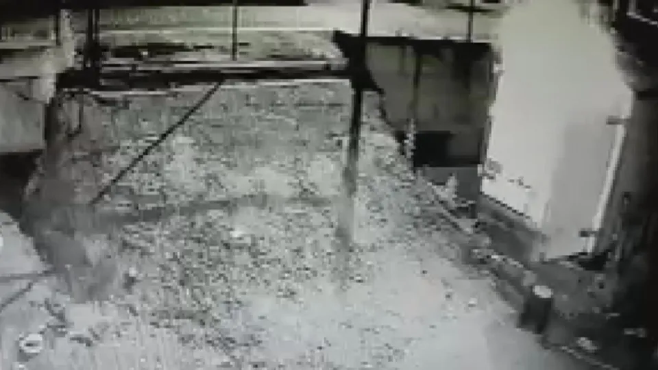 Arnavutköy'de dehşet veren anlar! Alev topunun içinde kaldılar! Az kalsın cayır cayır yanacaklardı