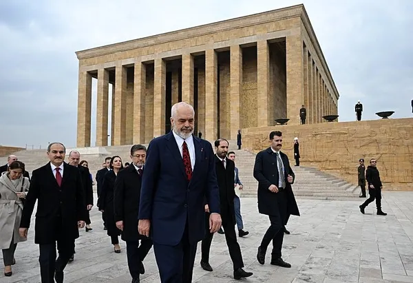 baskan-erdoganin-davetine-icabet-arnavutluk-basbakani-edi-rama-turkiyede-1708438698148.jpeg Başkan Erdoğan ve Arnavutluk Başbakanı Edi Rama'dan ortak basın toplantısında önemli açıklamalar: Hedefimiz 2 milyar dolar - 8