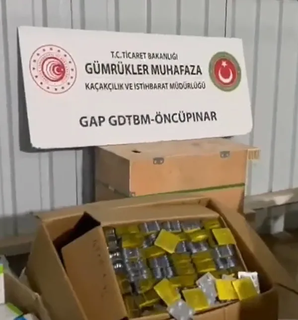 ticaret-bakani-omer-bolat-kacakcilara-goz-actirmiyoruz-diyerek-duyurdu-tam-25-milyon-tl-degerinde-1694413349657.jpg Ticaret Bakanı Ömer Bolat 'kaçakçılara göz açtırmıyoruz' diyerek duyurdu: Tam 25 milyon TL değerinde - 2
