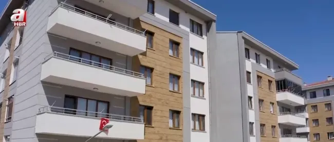 ev-sahiplerinden-yeni-tahliye-yontemi-ev-satilinca-kiraci-cikmaz-zorunda-mi-1686553595858.jpg Ev sahiplerinden yeni tahliye yöntemi! Ev satılınca kiracı çıkmak zorunda mı? - 3