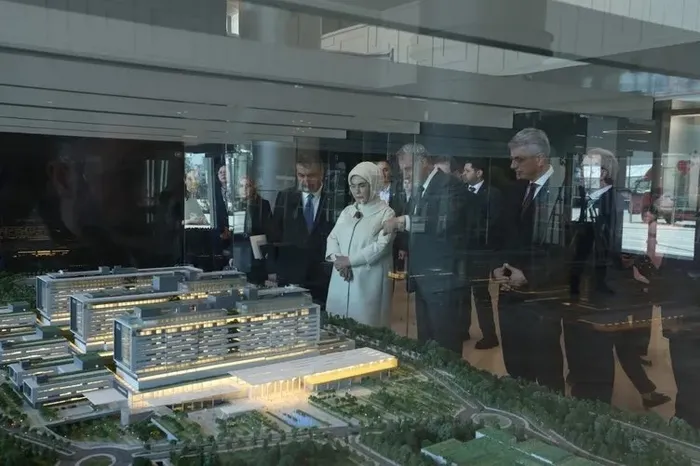 Emine Erdoğan sağlık çalışanlarıyla buluştu: Her şey değişse de bir şey baki kalıyor