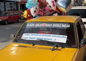 Ferdi Tayfur hayrına ücretsiz pamuk şeker dağıttı