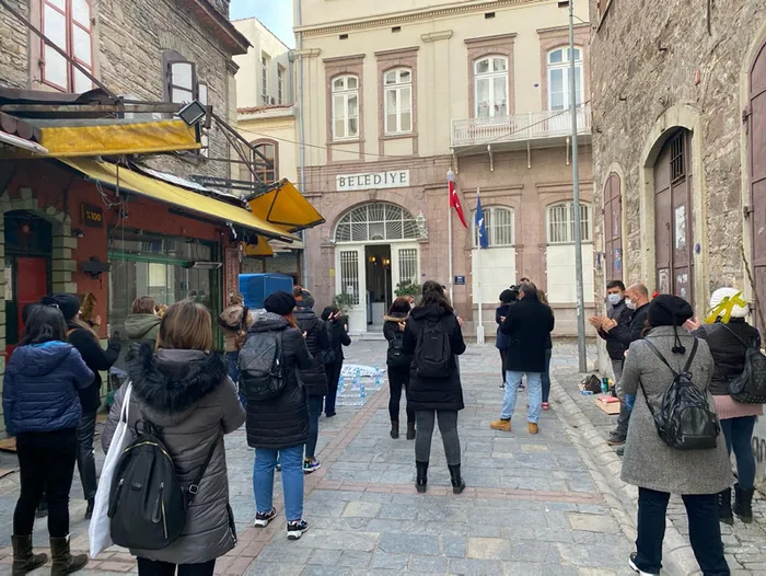 Eğitimcilerden İzmir Büyükşehir Belediye Başkanı Tunç Soyer’e karşı ’daimi iş’ eylemi