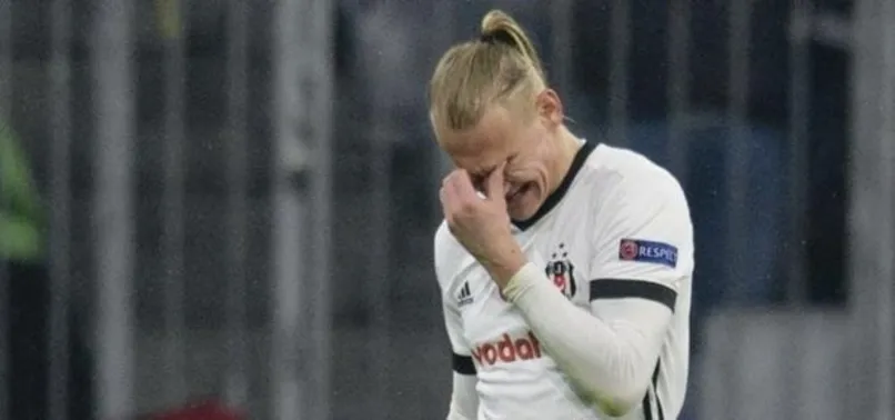 Beşiktaş'ın yıldızı gözyaşlarını tutamadı