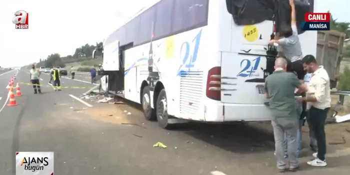Son dakika: Manisa'da TIR ile yolcu otobüsü çarpıştı! Çok sayıda ölü ve yaralılar var - 6