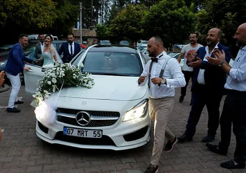 Düğünde damada haciz şoku!