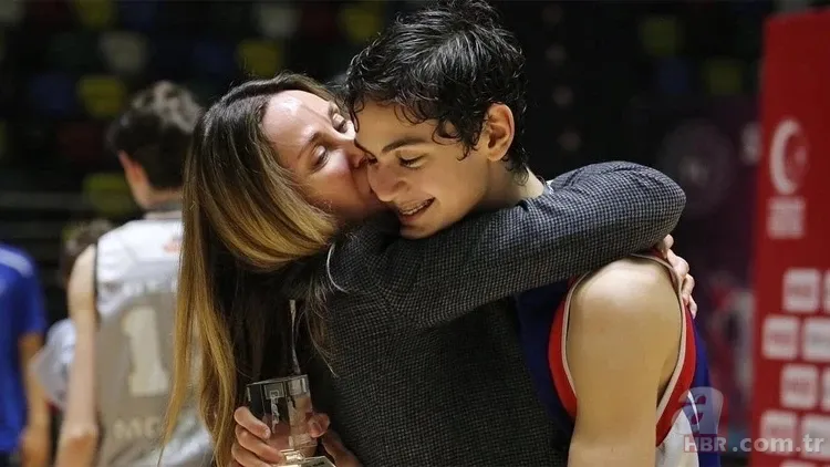 Demet Şener'den basketbolcu oğlu Ömer Kutluay'a duygusal kutlama 2