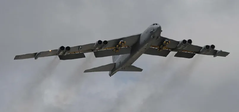 ABD'nin bombardıman uçağı Rusya sınırında engellendi
