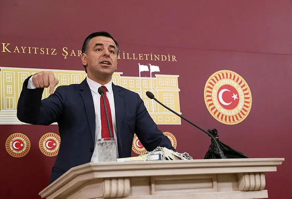 CHP yandaşı Barış Yarkadaş’tan Ekrem İmamoğlu’na bombardıman: ‘Değişim’ dedikleri CHP geleneklerini yok etmek