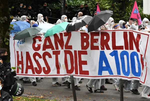 berlin-sokaklarda-artan-konut-fiyatlari-almanlari-cilgina-cevirdi-1631391208528.jpg Berlin sokaklarda! Artan konut fiyatları Almanları çılgına çevirdi - 1