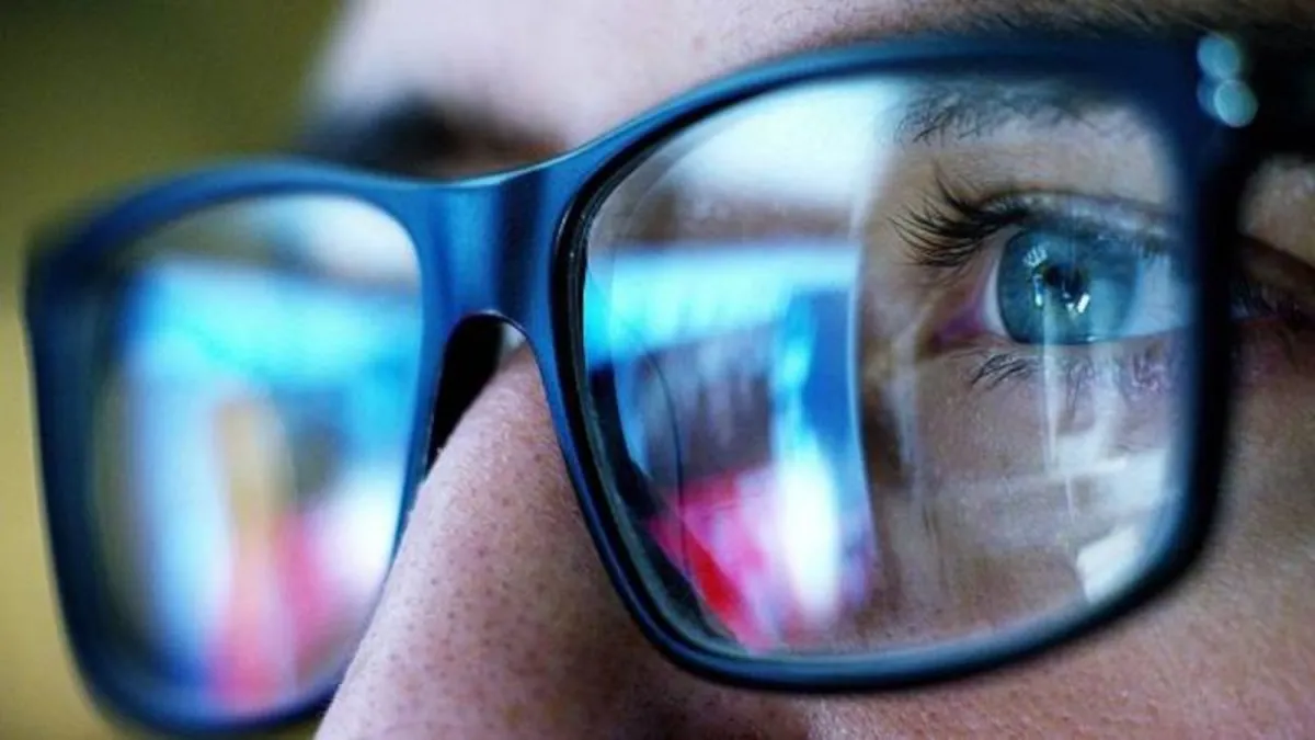 Gözlük camlarınız yeni gibi olacak! Bu yöntemle çiziklerden eser kalmıyor...