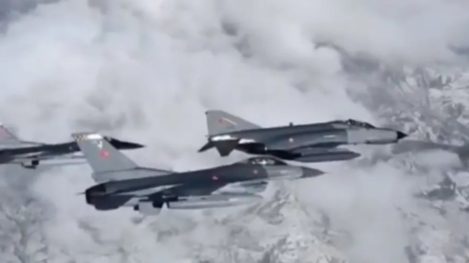 MSB paylaştı: Hava Kuvvetleri uçaklarının NEXUS ACE eğitim uçuşları nefes kesti