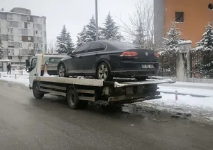 Van'da DEM Partili başkanın resmi aracına haciz şoku