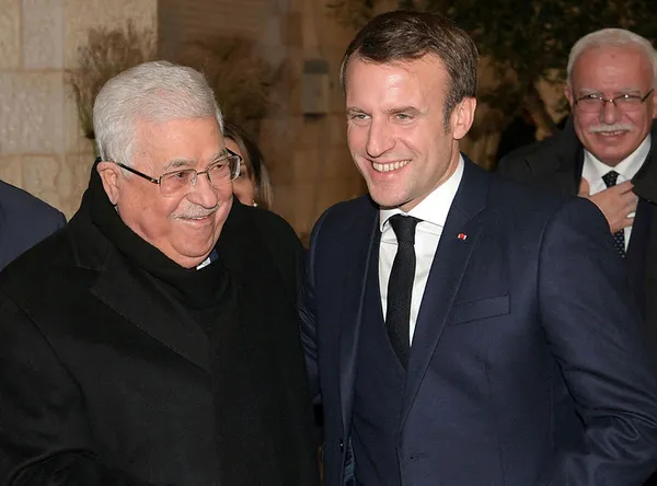 Fransa Cumhurbaşkanı Macron, Filistin Devlet Başkanı Abbas ile görüştü - 1