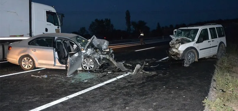 Canakkale De Trafik Kazasi 2 Olu 2 Yarali A Haber En Son Haberler