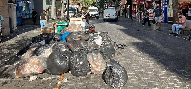 Karşıyaka'da işçiler iş bıraktı sokaklar çöple doldu taştı! A Haber o sokakları görüntüledi: Fareler cirit atıyor
