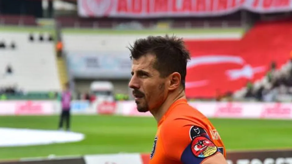 Emre Belözoğlu ortalığı karıştırdı!