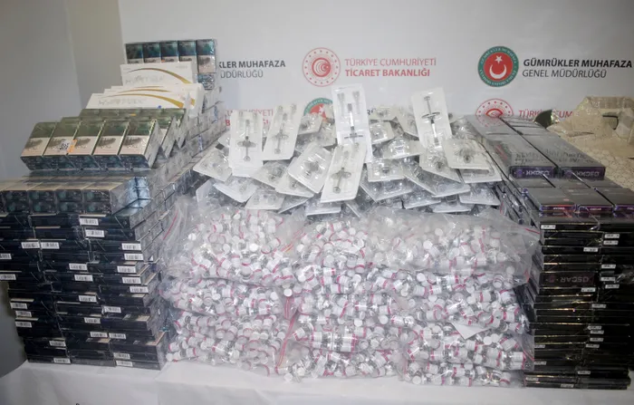 Sabiha Gökçen Havalimanı’nda operasyon: 3 milyon TL’lik ürün ele geçirildi - 1