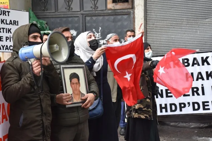 Son dakika: HDP’den evlat nöbeti tutan annelere büyük saygısızlık! Eylemi sabote etmek için bunu yaptılar