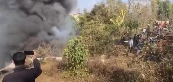 SON DAKİKA! Nepal’de yolcu uçağı düştü! 72 kişiyi taşıyordu