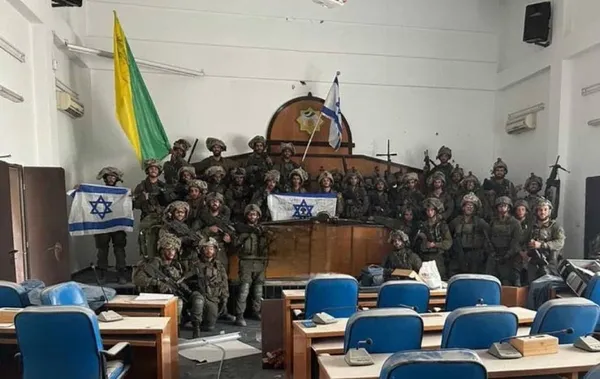 teror-devleti-israil-ordusu-gazzedeki-parlamento-binasini-isgal-etti-1699903639482.jpg Terör devleti İsrail ordusu Gazze’deki parlamento binasını işgal etti - 1