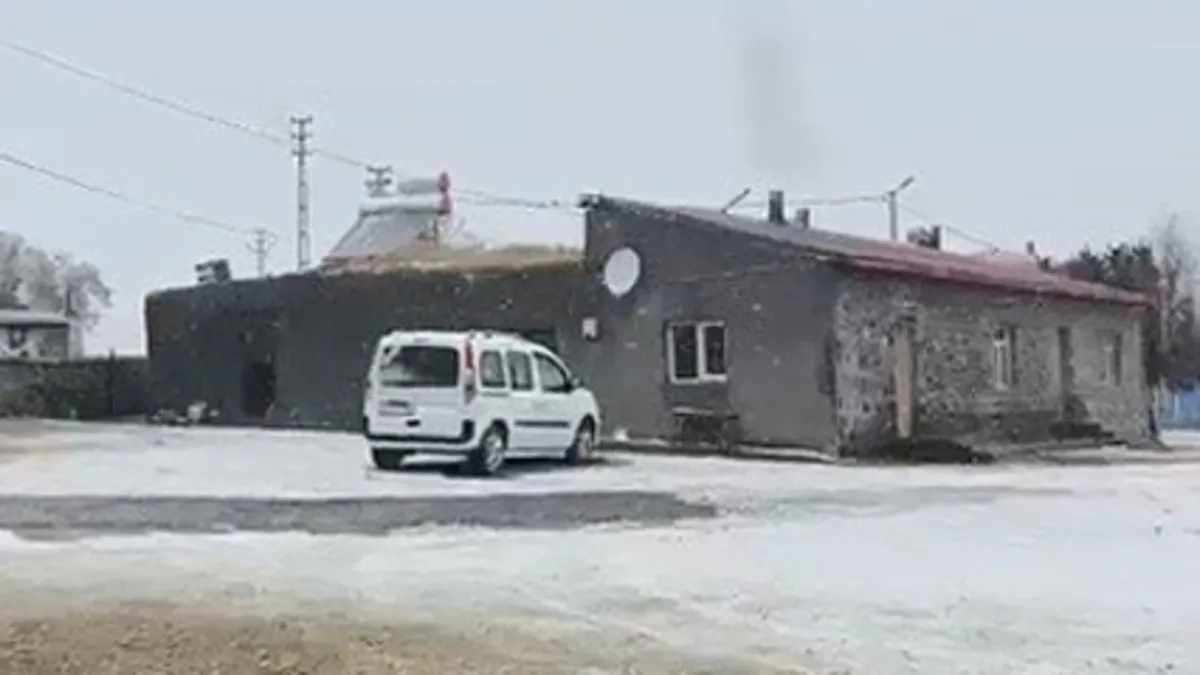 Kars'ın yüksek kesimlerinde kar yağışı