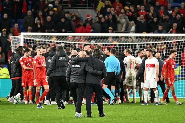 A Milli Takım’ın uçağı Münih’e zorunlu iniş yaptı! Montella’nın ağabeyi uçakta rahatsızlandı...