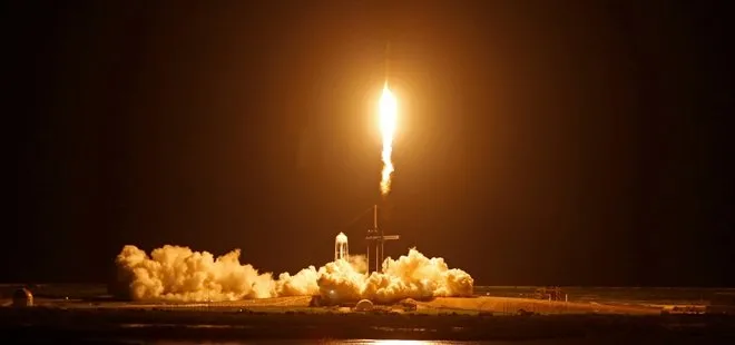 Astronot olmayan 4 kişiyi taşıyan SpaceX roketi başarıyla fırlatıldı