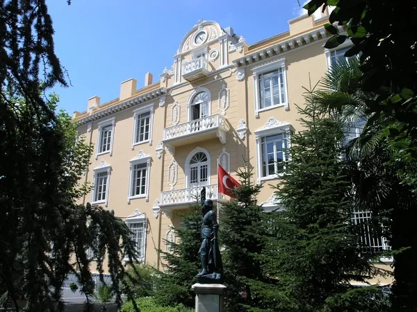 1715248342250.jpeg Rekabet Kurulu, İstanbul'daki bazı Fransız liselerine 21,3 milyon lira idari para cezası verdi - 5