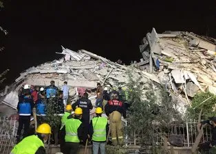 Somalı madenciler eylemi bırakıp İzmir depremi için yardıma koştu