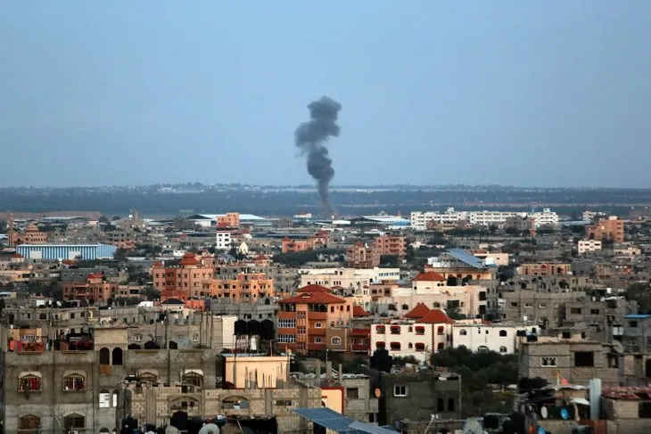İsrail Gazze’de sivilleri bombalıyor