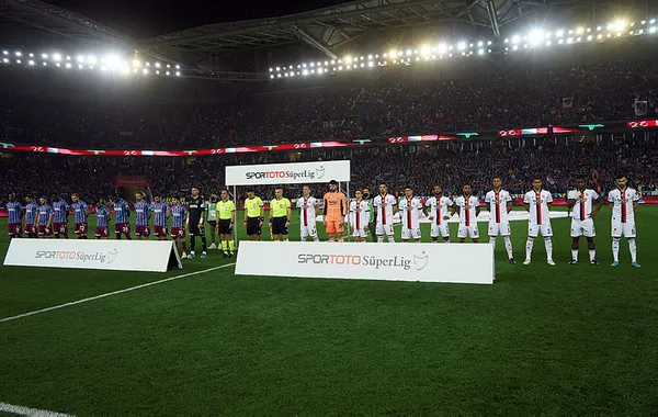 Kırmızı kart ve bir penaltının olduğu Trabzonspor-Beşiktaş derbisinde puanlar paylaşıldı! MAÇ SONUCU: Trabzonspor 1-1 Beşiktaş - 2