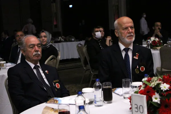 İstanbul Valisi Ali Yerlikaya’dan gazilere yemek